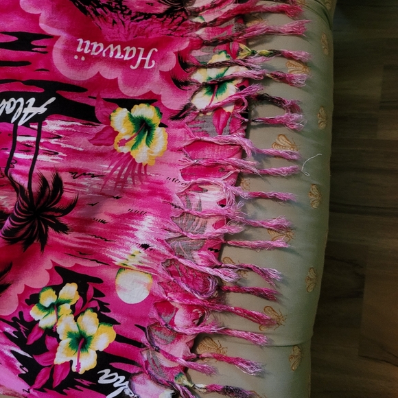 Hawaii Unity Trading Scarf - Picture 3 of 3